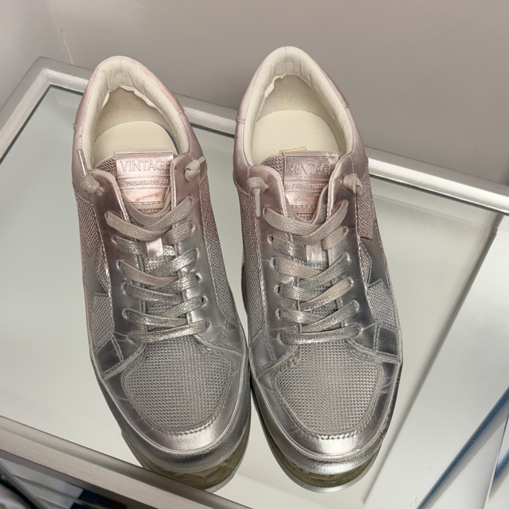 👠Host Pick👠 Vintage Havana “Dynamic” Sneakers - Picture 2 of 9